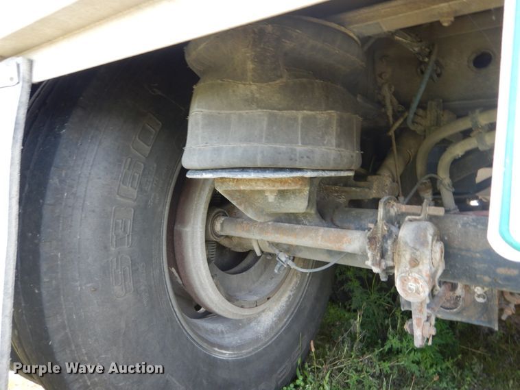 image for item GV9206 2011 Wilson DWH-551 double hopper bottom grain trailer