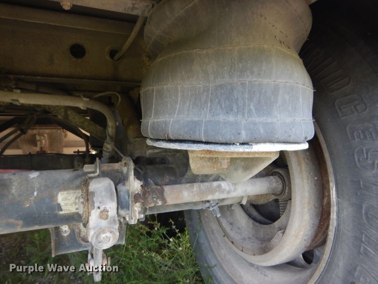 image for item GV9206 2011 Wilson DWH-551 double hopper bottom grain trailer