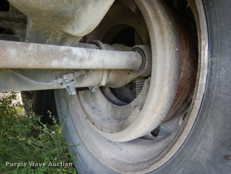 image for item GV9206 2011 Wilson DWH-551 double hopper bottom grain trailer