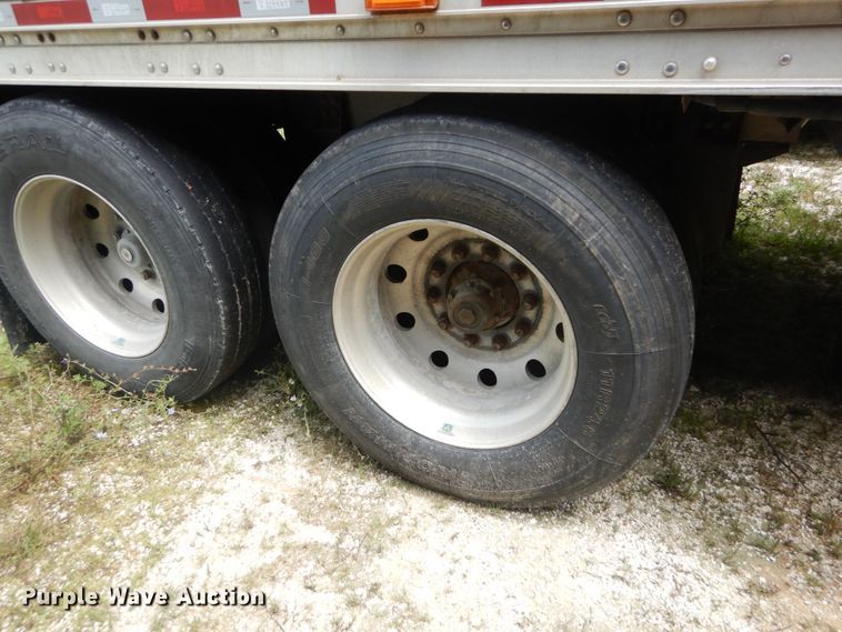 image for item GV9206 2011 Wilson DWH-551 double hopper bottom grain trailer