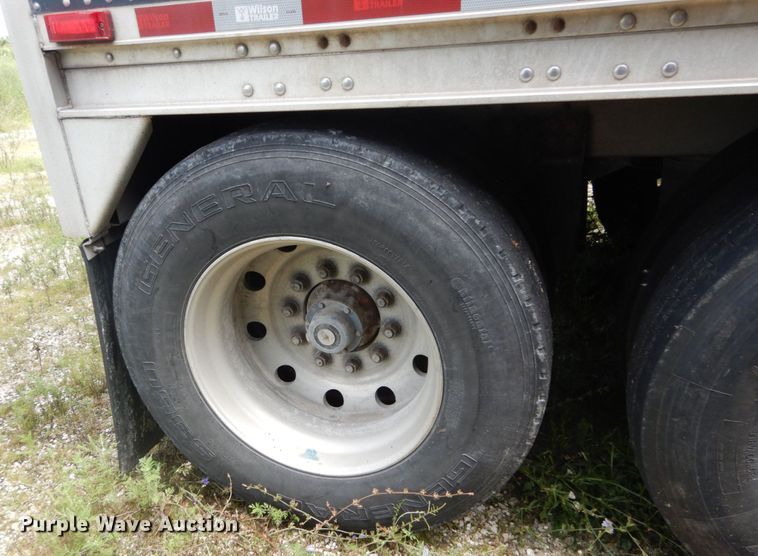 image for item GV9206 2011 Wilson DWH-551 double hopper bottom grain trailer