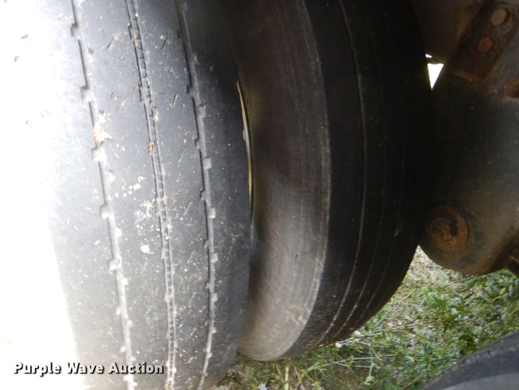 image for item GV9206 2011 Wilson DWH-551 double hopper bottom grain trailer