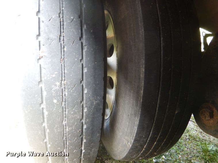 image for item GV9206 2011 Wilson DWH-551 double hopper bottom grain trailer