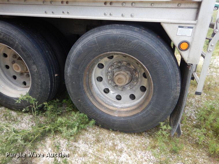 image for item GV9206 2011 Wilson DWH-551 double hopper bottom grain trailer