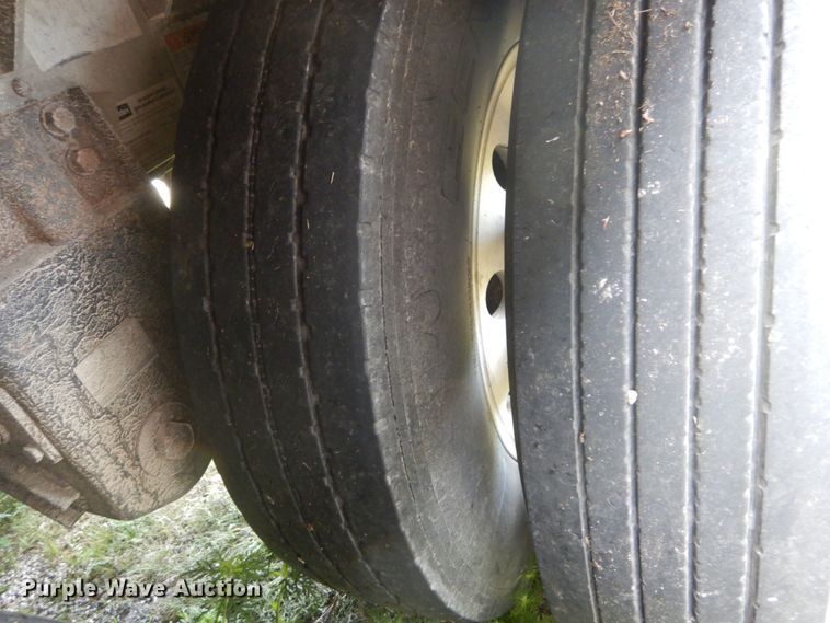 image for item GV9206 2011 Wilson DWH-551 double hopper bottom grain trailer