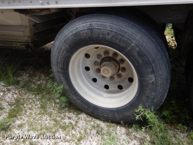 image for item GV9206 2011 Wilson DWH-551 double hopper bottom grain trailer