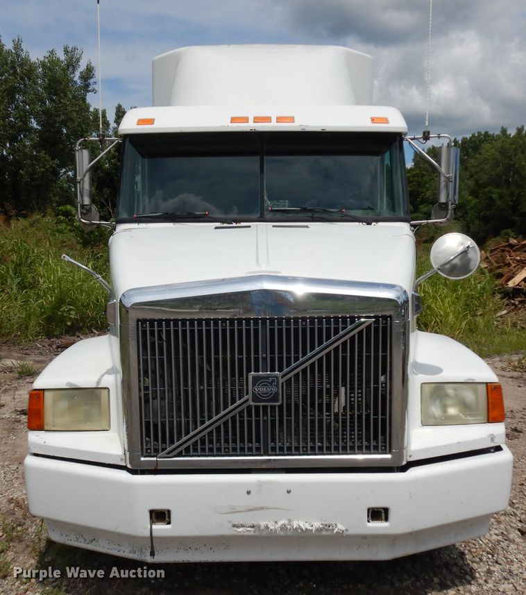 image for item HA9366 1996 Volvo WIA  semi truck