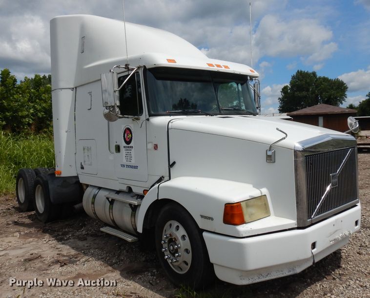 image for item HA9366 1996 Volvo WIA  semi truck