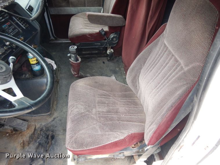 image for item HA9366 1996 Volvo WIA  semi truck