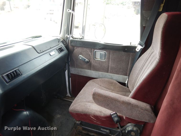 image for item HA9366 1996 Volvo WIA  semi truck