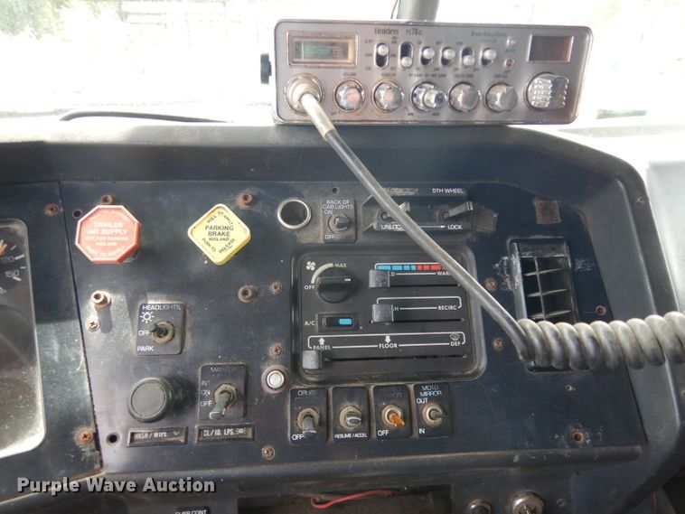 image for item HA9366 1996 Volvo WIA  semi truck