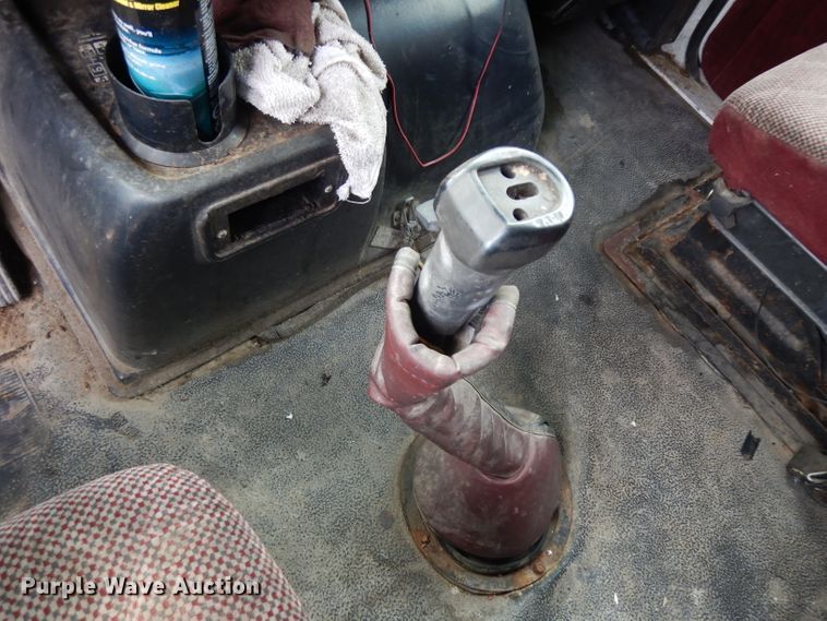 image for item HA9366 1996 Volvo WIA  semi truck