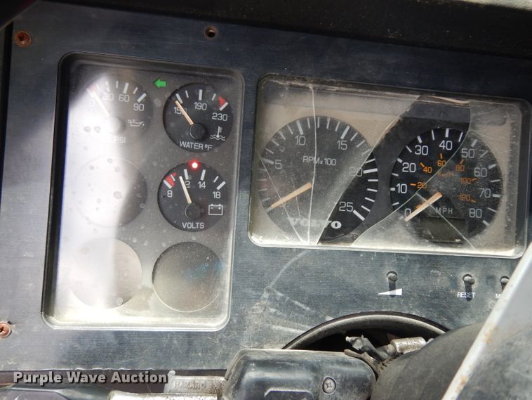 image for item HA9366 1996 Volvo WIA  semi truck