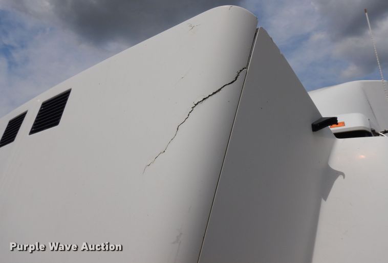 image for item HA9366 1996 Volvo WIA  semi truck