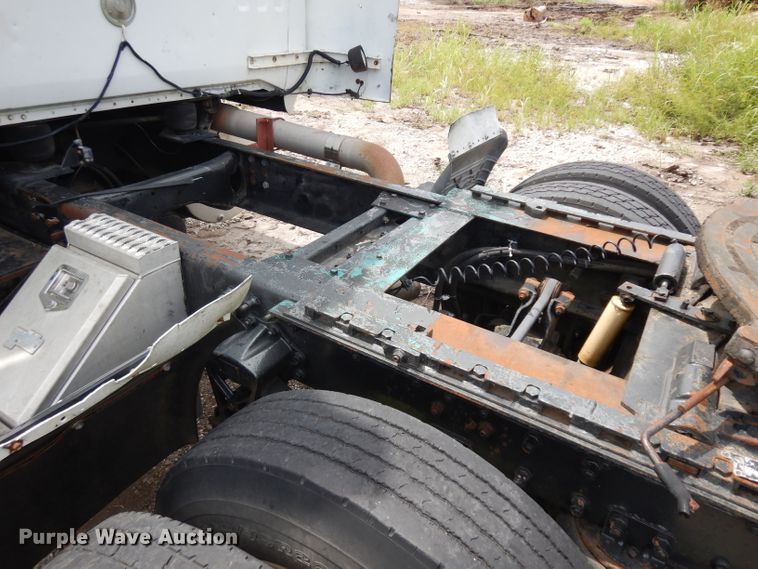 image for item HA9366 1996 Volvo WIA  semi truck