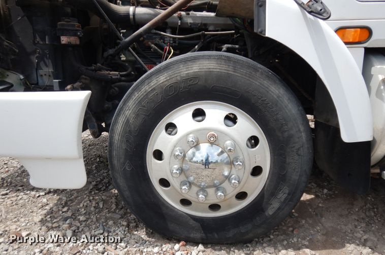 image for item HA9366 1996 Volvo WIA  semi truck