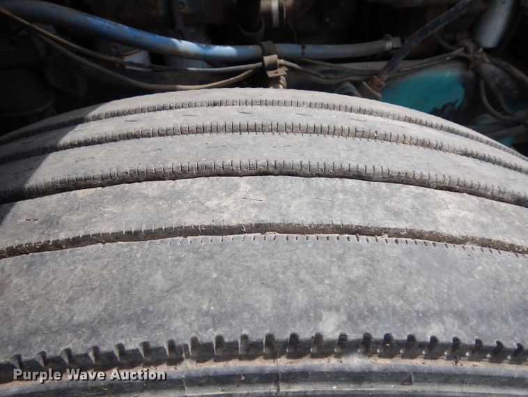 image for item HA9366 1996 Volvo WIA  semi truck