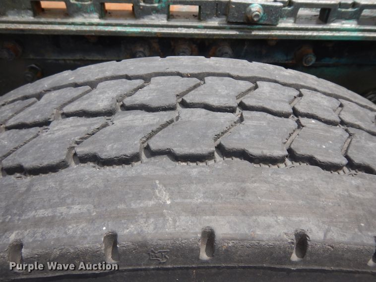 image for item HA9366 1996 Volvo WIA  semi truck