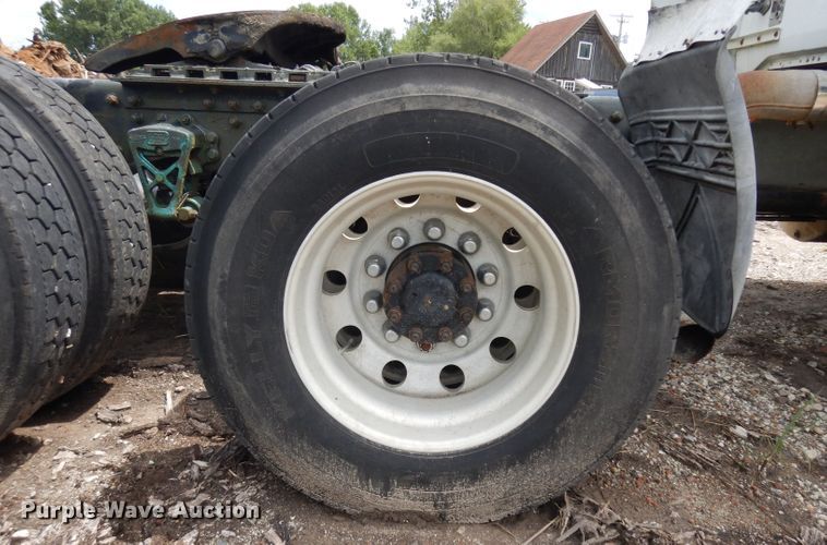 image for item HA9366 1996 Volvo WIA  semi truck