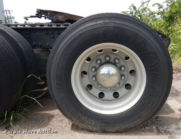 image for item HA9366 1996 Volvo WIA  semi truck