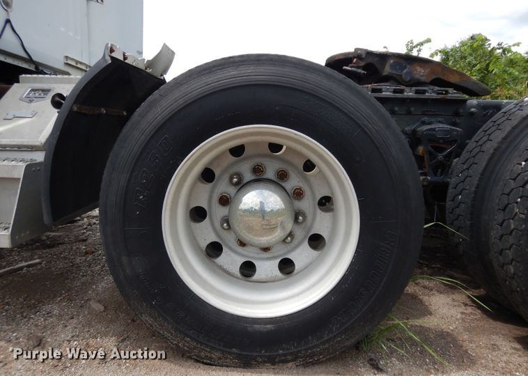 image for item HA9366 1996 Volvo WIA  semi truck