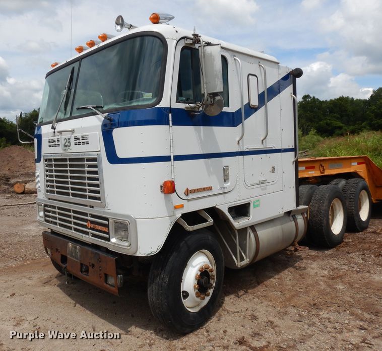image for item HA9367 1991 International  semi truck