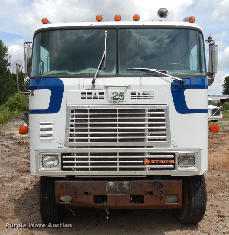 image for item HA9367 1991 International  semi truck
