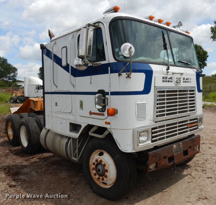 image for item HA9367 1991 International  semi truck