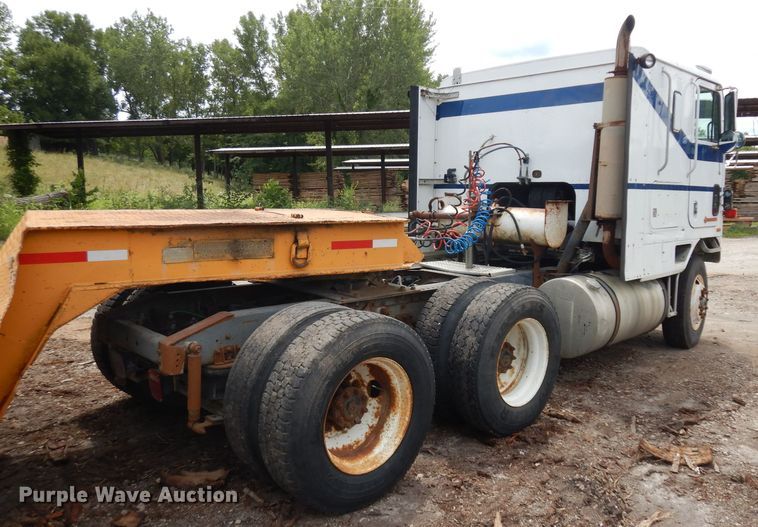 image for item HA9367 1991 International  semi truck