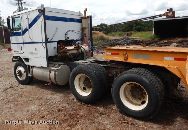 image for item HA9367 1991 International  semi truck