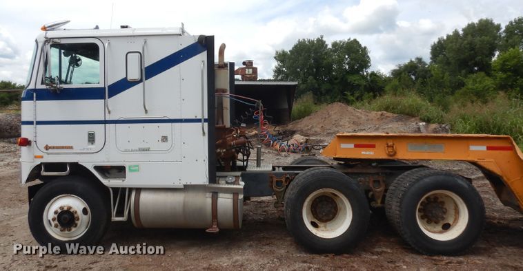 image for item HA9367 1991 International  semi truck