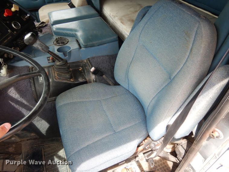 image for item HA9367 1991 International  semi truck