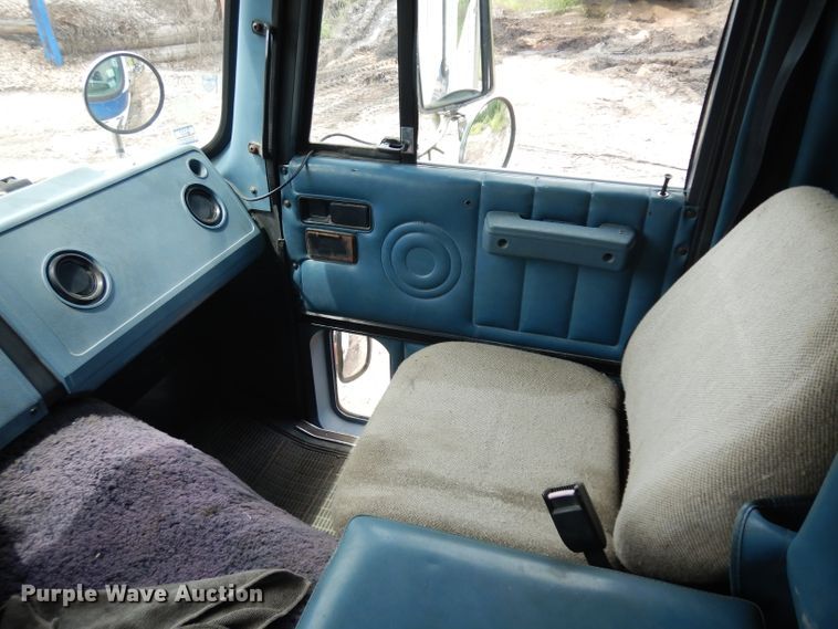 image for item HA9367 1991 International  semi truck