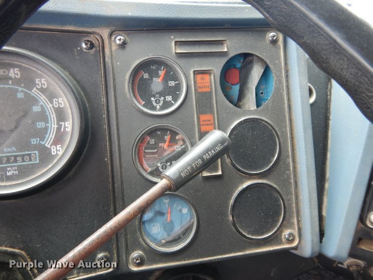 image for item HA9367 1991 International  semi truck