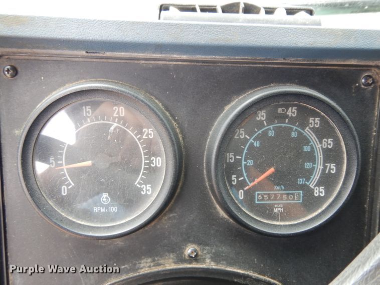 image for item HA9367 1991 International  semi truck