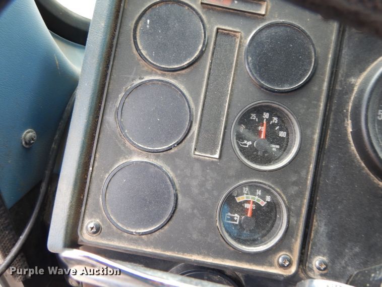 image for item HA9367 1991 International  semi truck