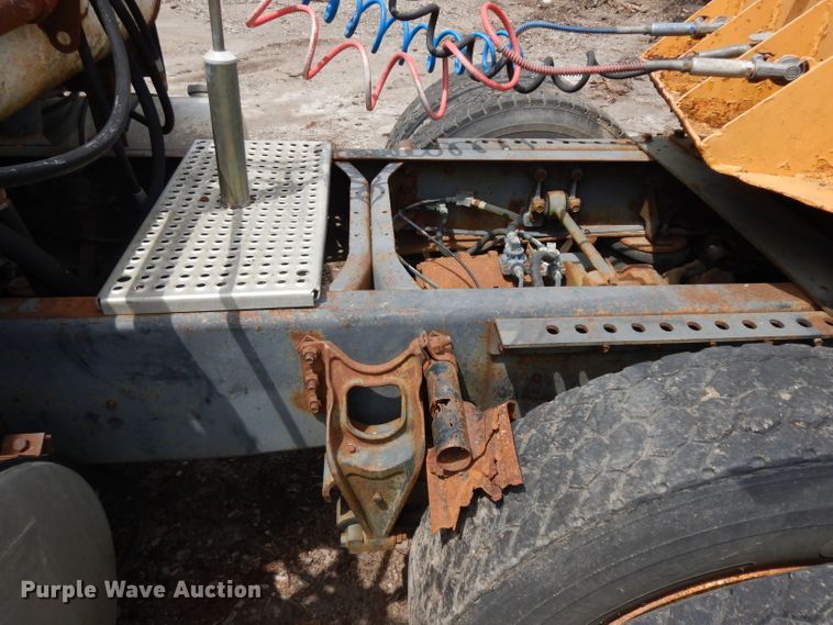 image for item HA9367 1991 International  semi truck