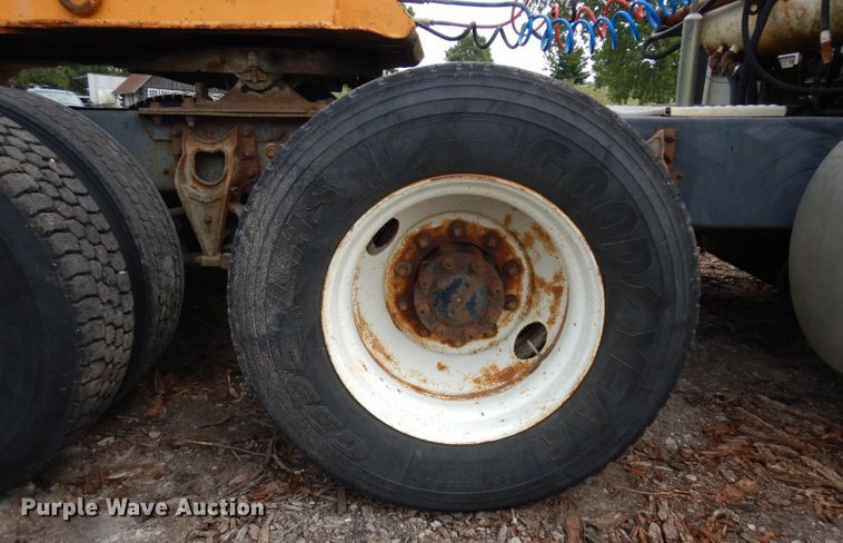 image for item HA9367 1991 International  semi truck