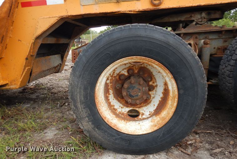 image for item HA9367 1991 International  semi truck