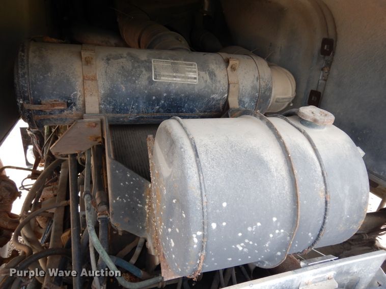 image for item HA9367 1991 International  semi truck