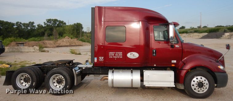 image for item HA9392 2015 International ProStar  semi truck