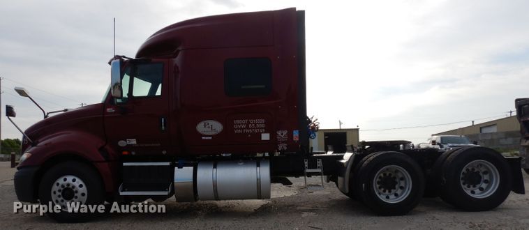 image for item HA9392 2015 International ProStar  semi truck