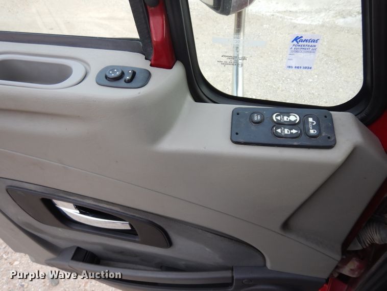 image for item HA9392 2015 International ProStar  semi truck