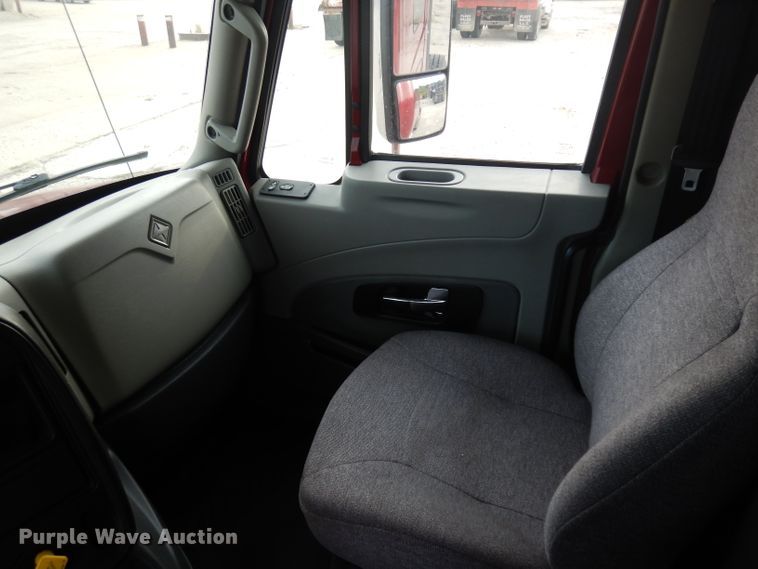 image for item HA9392 2015 International ProStar  semi truck