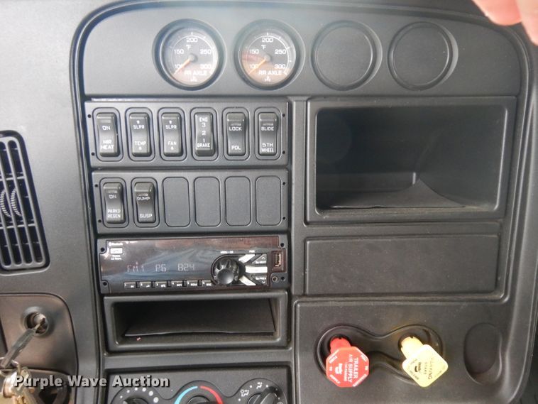 image for item HA9392 2015 International ProStar  semi truck