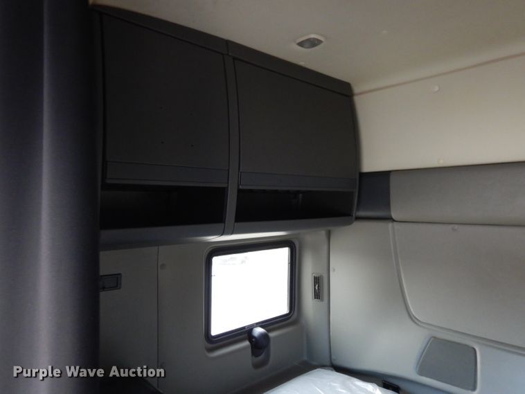 image for item HA9392 2015 International ProStar  semi truck