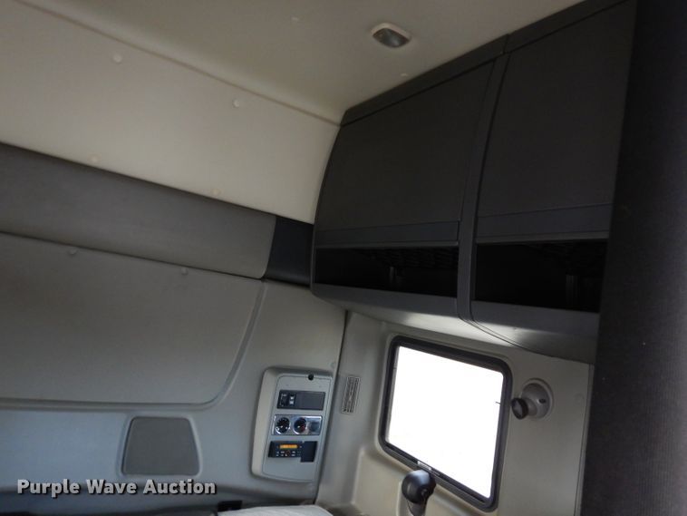 image for item HA9392 2015 International ProStar  semi truck