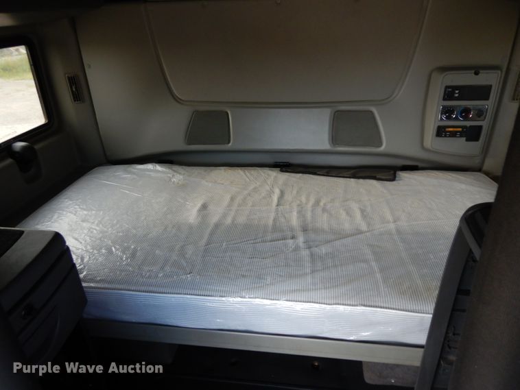 image for item HA9392 2015 International ProStar  semi truck