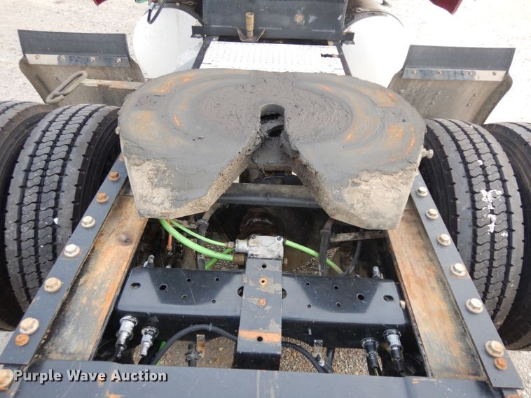 image for item HA9392 2015 International ProStar  semi truck