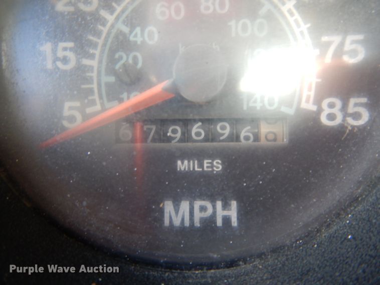 image for item HA9426 1989 International 8300  semi truck